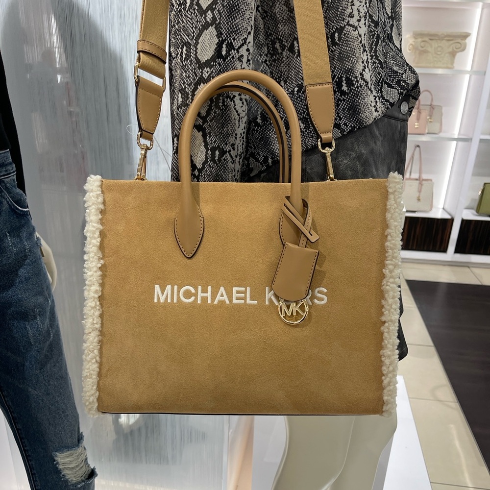 MICHAEL KORS Mirella Medium Suede and Faux Shearling Tote Bag
Peanut 
NWT - Picture 7 of 16